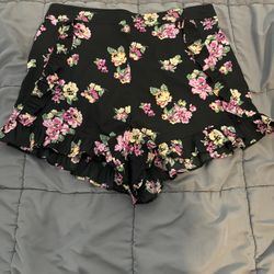 Abound Women’s Shorts - Size Adult Large 