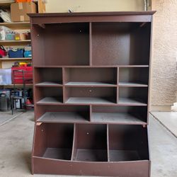 Free Toy Shelf 