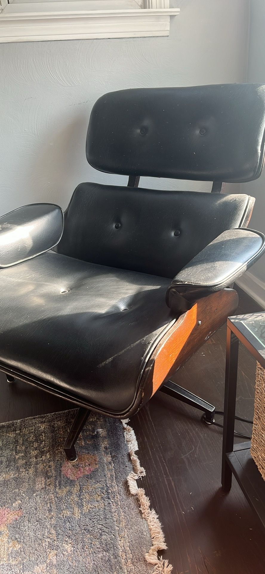 Vintage MCM Reproduction Eames Lounge chair