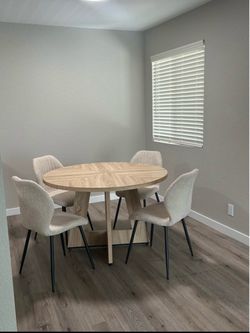 Dining table with set of 4 chairs