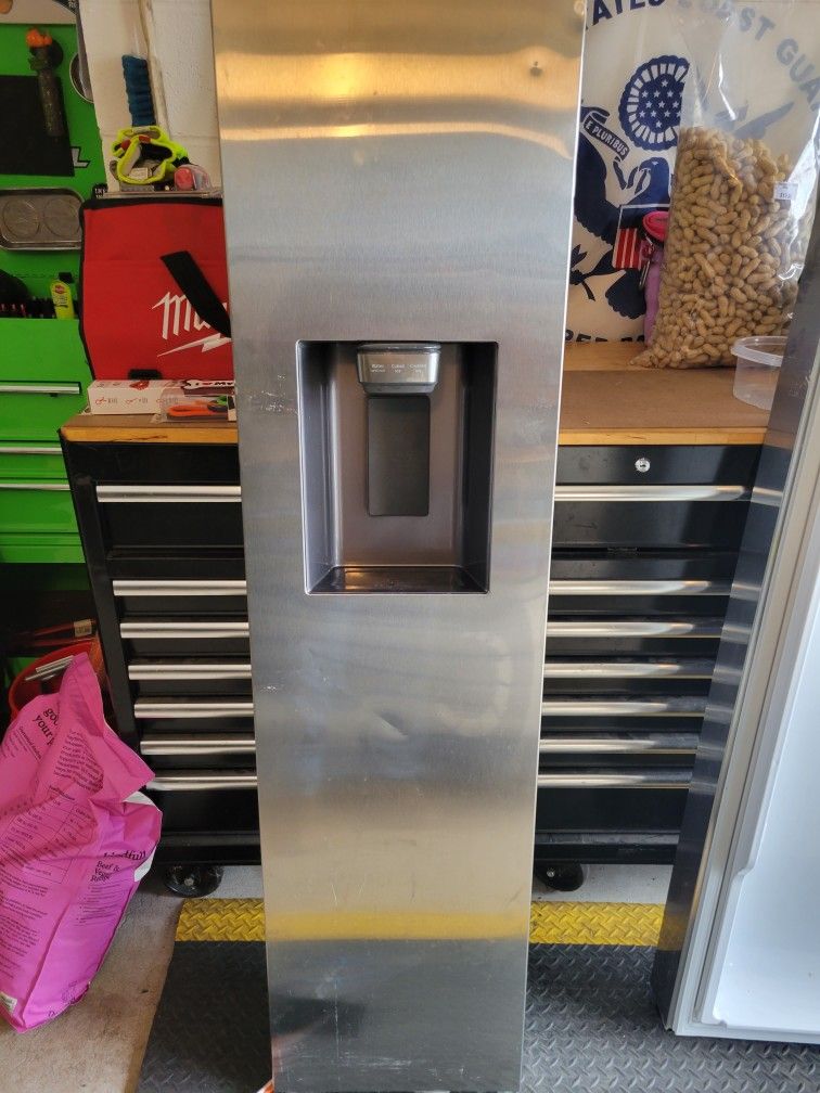 Samsung Refrigerator (W ice Maker)