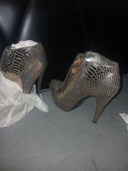 Snakeskin Print Stiletto Ankle Booties,size 7