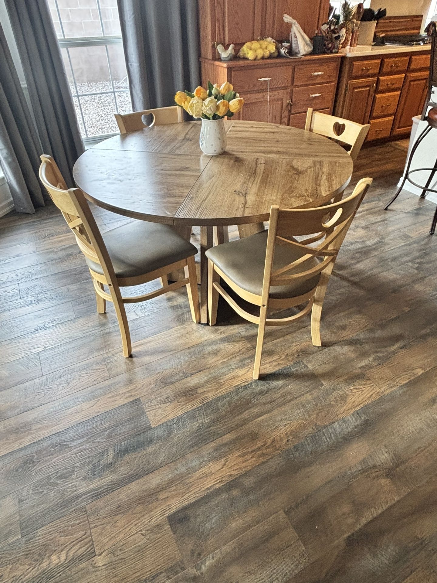 Dinning Table And Five Chairs