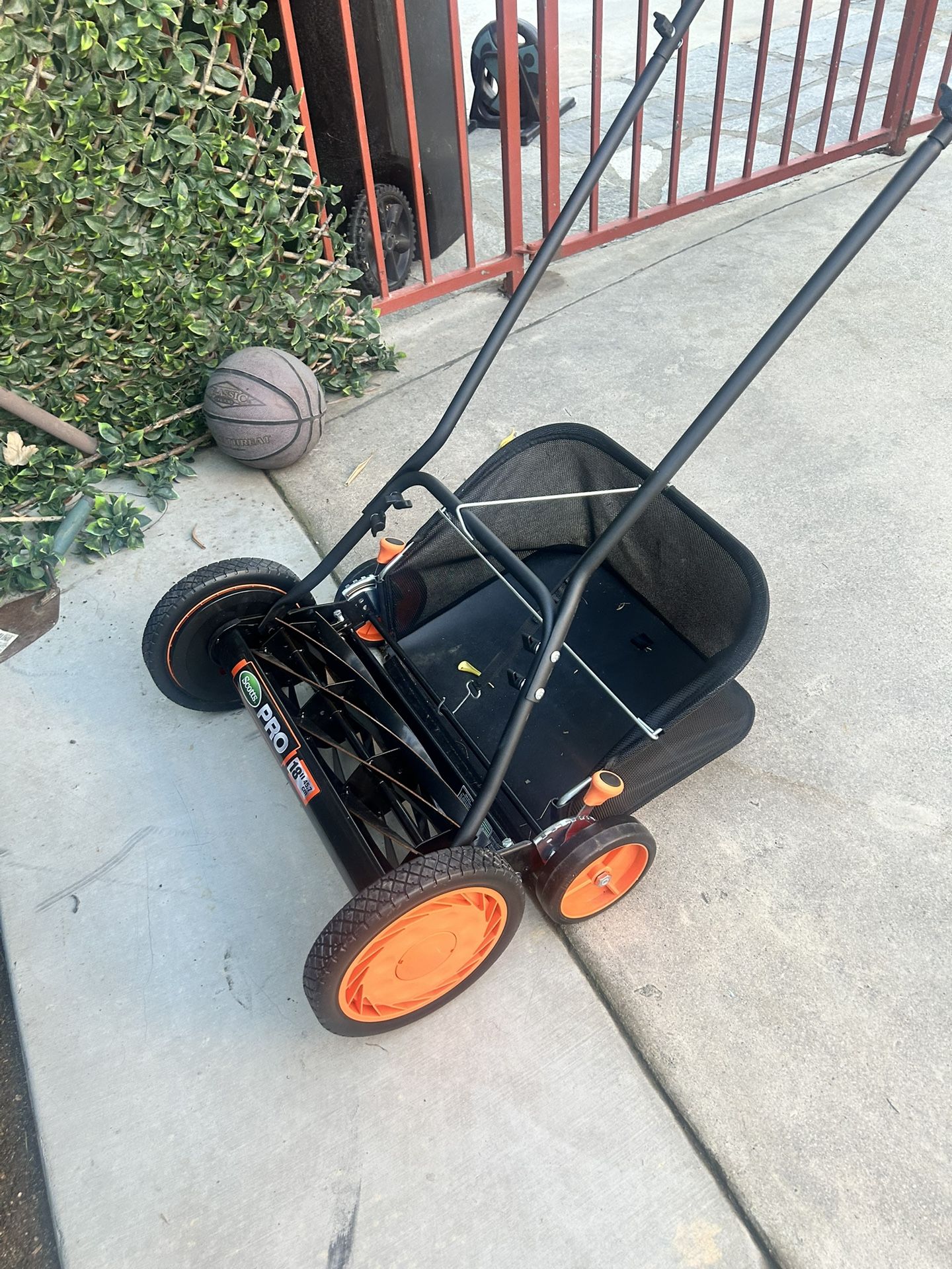 New Push Lawn Mower