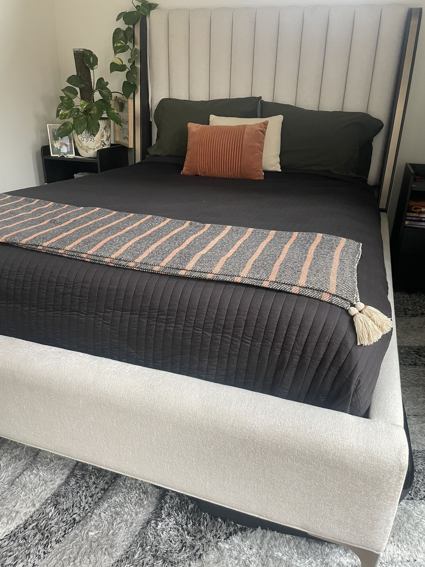 Upholstered Queen Bed