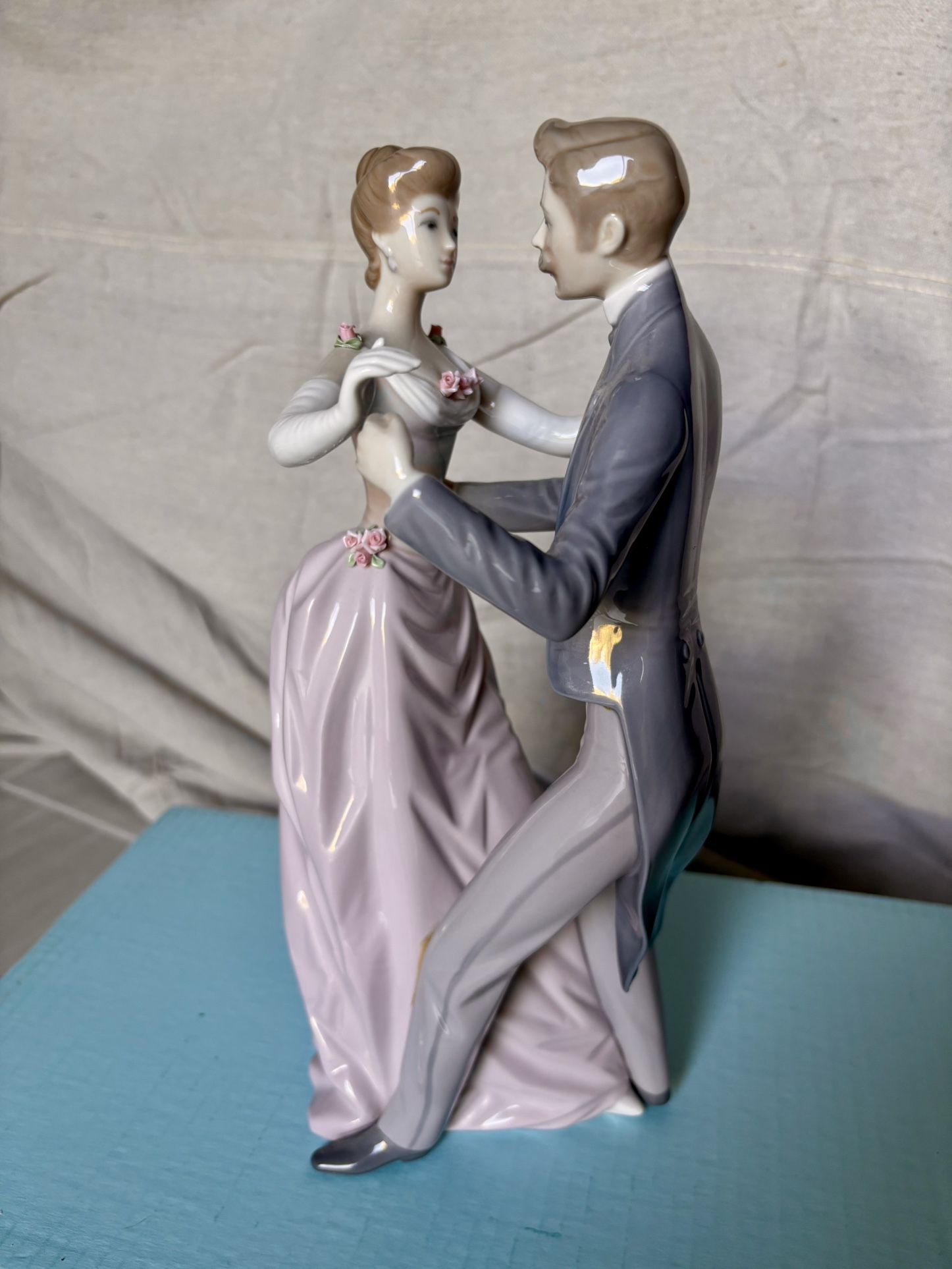 Authentic Lladro #1372 “Anniversary Waltz” - Retired