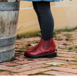 Blundstone®️ Luxury Children’s Boots! Youth sized 1! Quick Sale - A Steal of a Price !