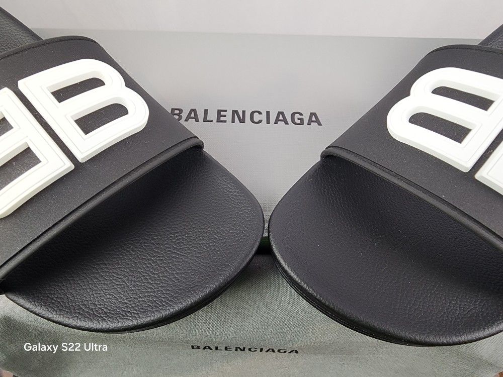 Balenciaga 