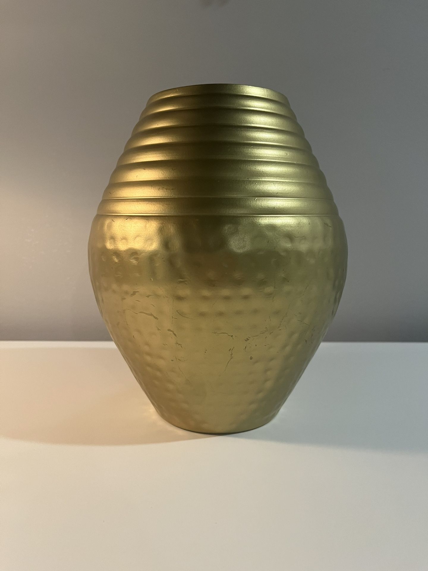 WALBROOK Gold Metal Vase, Round, Hammered, 8x7.25x7 inches, Decorative Flower Vase