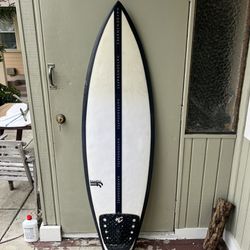 Surfboard 5’10 