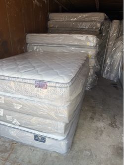 Queen size mattress and box spring
