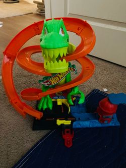 Hot wheels racetrack toy OBO