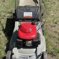 Honda harmony 215 self propelled lawnmower for Sale in Braintree