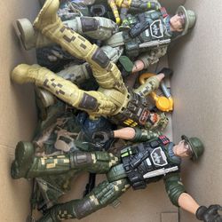  Toys Army Men Larger Dolls Men