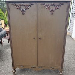 Beautiful Antique Dresser. 40" Wide 18.5 " Deep  64" Tall. Delivery Available!