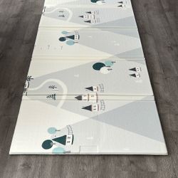 Reversible Folding Play May