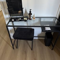 Make Up Table With Stool And Mirror 