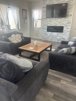 Farmhouse style coffee table (wood)