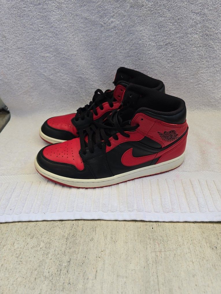 Jordan 1 Mid "Banned" / Bred