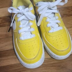 Nike Air Force 1 Low Lv8 GS Tour Yellow Size 4Y Tour Yellow
