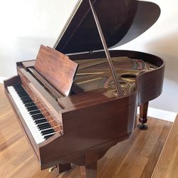 Baby-Grand Piano
