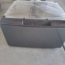 2 Washer And Dryer Pedestals