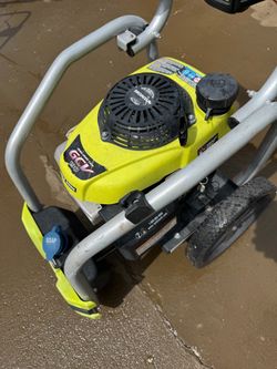 Pressure washer with idle control