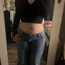 black long sleeve v neck cropped top size small