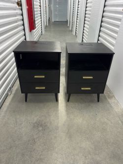 Set of nightstands