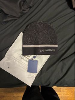 Lv hat