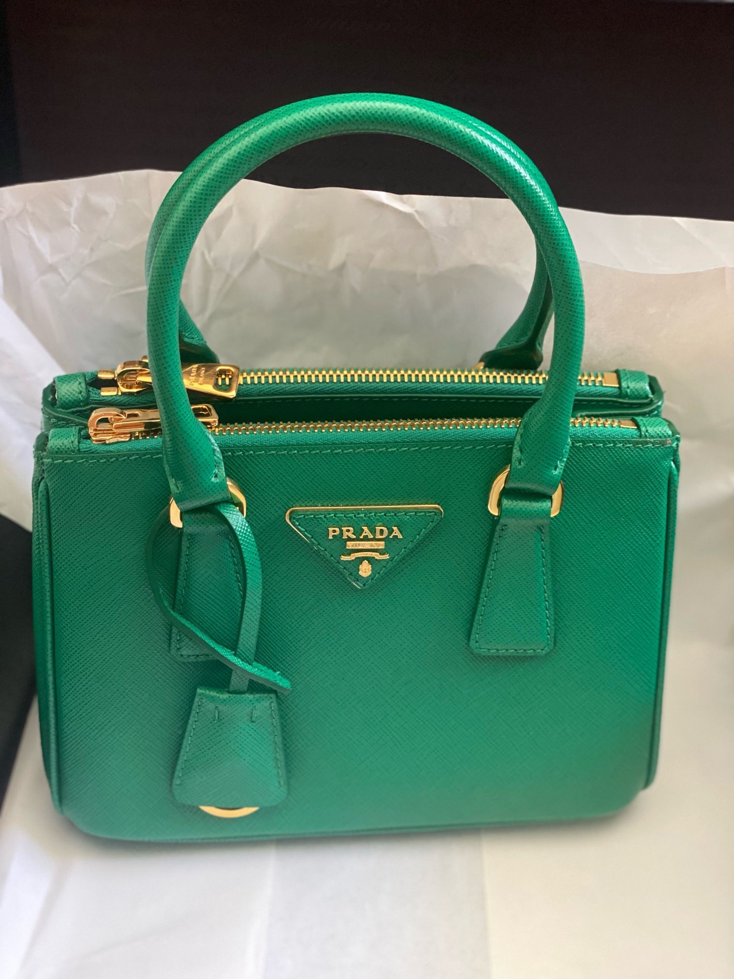 Authentic Prada Saffiano Lux Large Promenade Cammeo Taupe Tote Bag for Sale  in Los Angeles, CA - OfferUp
