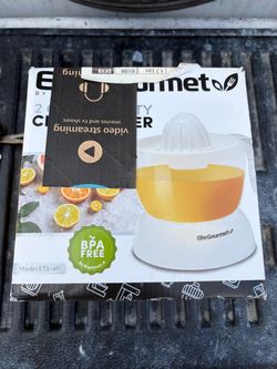 Electric citrus juicer