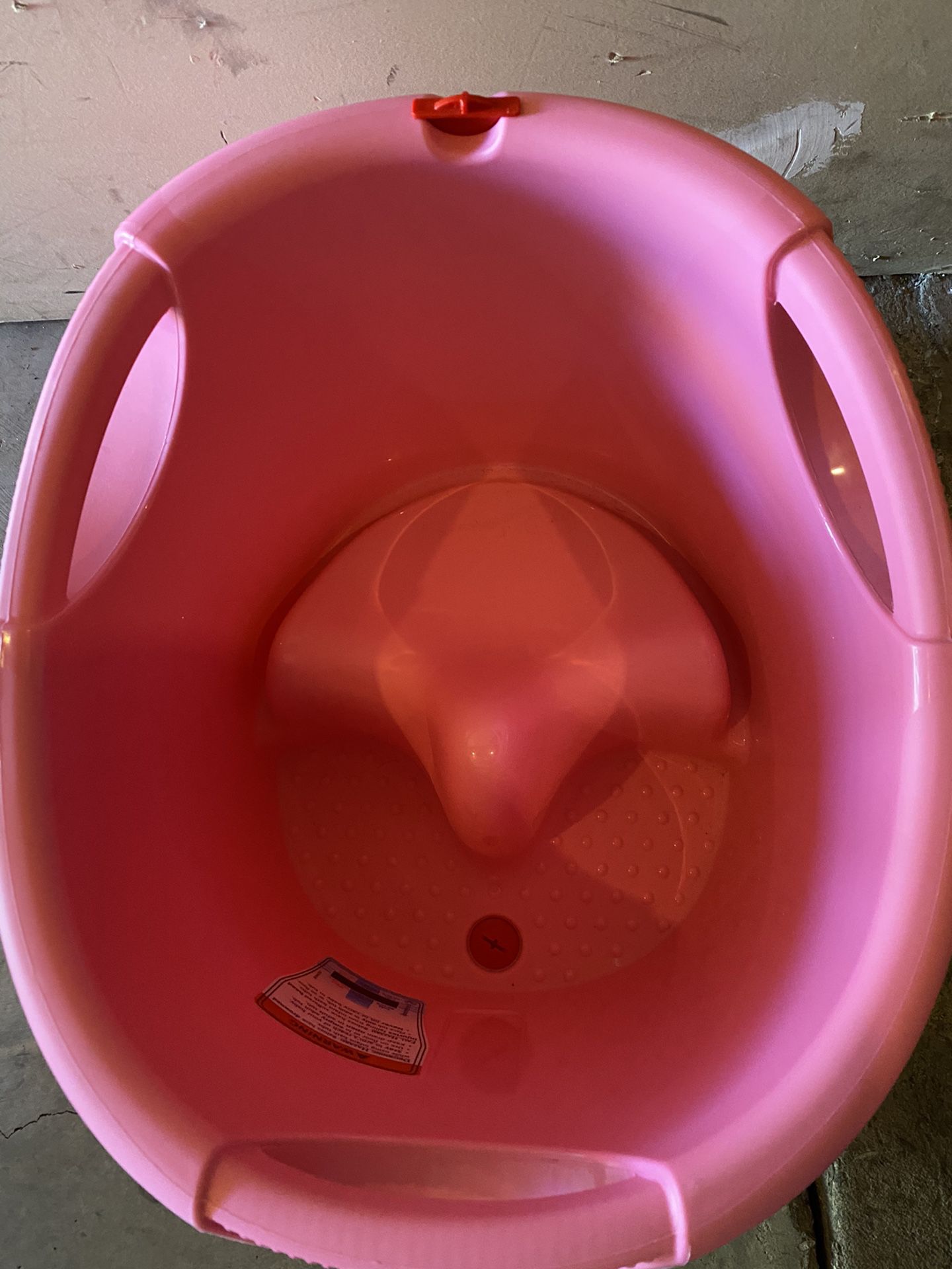 Pink portable bathtub