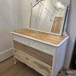 Queen Anne Style Solid Wood Dresser & Mirror