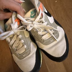 Shoes (Nike)