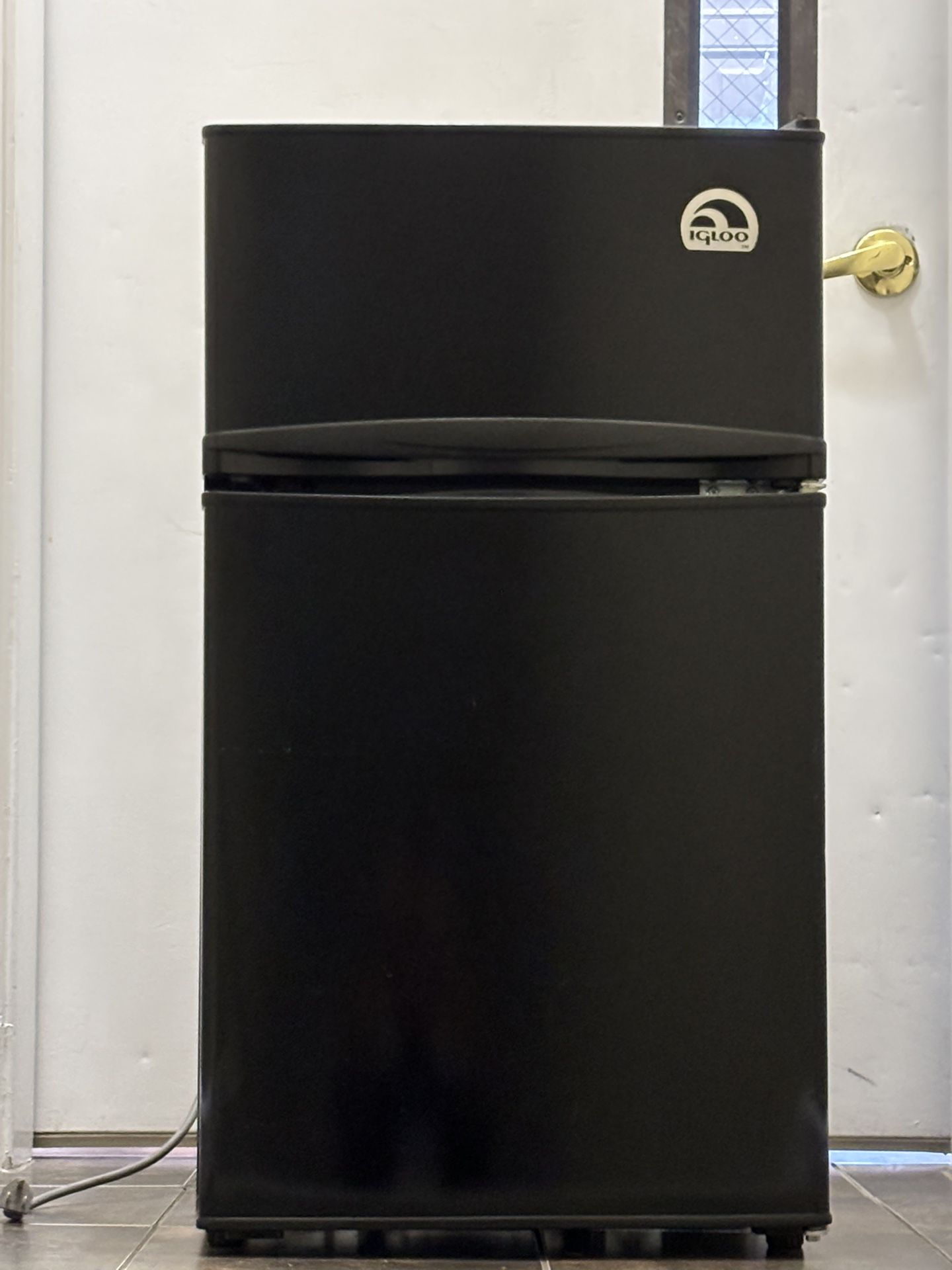 Igloo Mini Refrigerator 