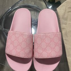 Gucci slides Size 9 
