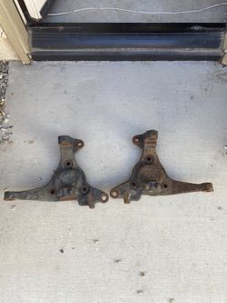 1998 GMC Jimmy stock spindles $25