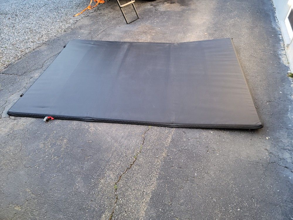 8 Foot Tri-fold Tonneau Cover Fits Chevrolet Or GMC trucks With An 8 Foot Bed