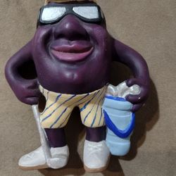 California Raisin. Mr Raisin. Playing Golf. Ceramic Figurine 