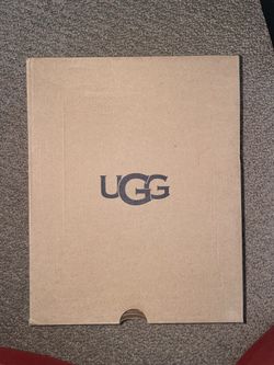 Women’s UGG fluff slides