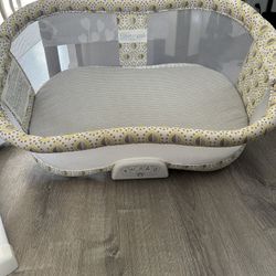 Halo BassiNest Swivel Sleeper