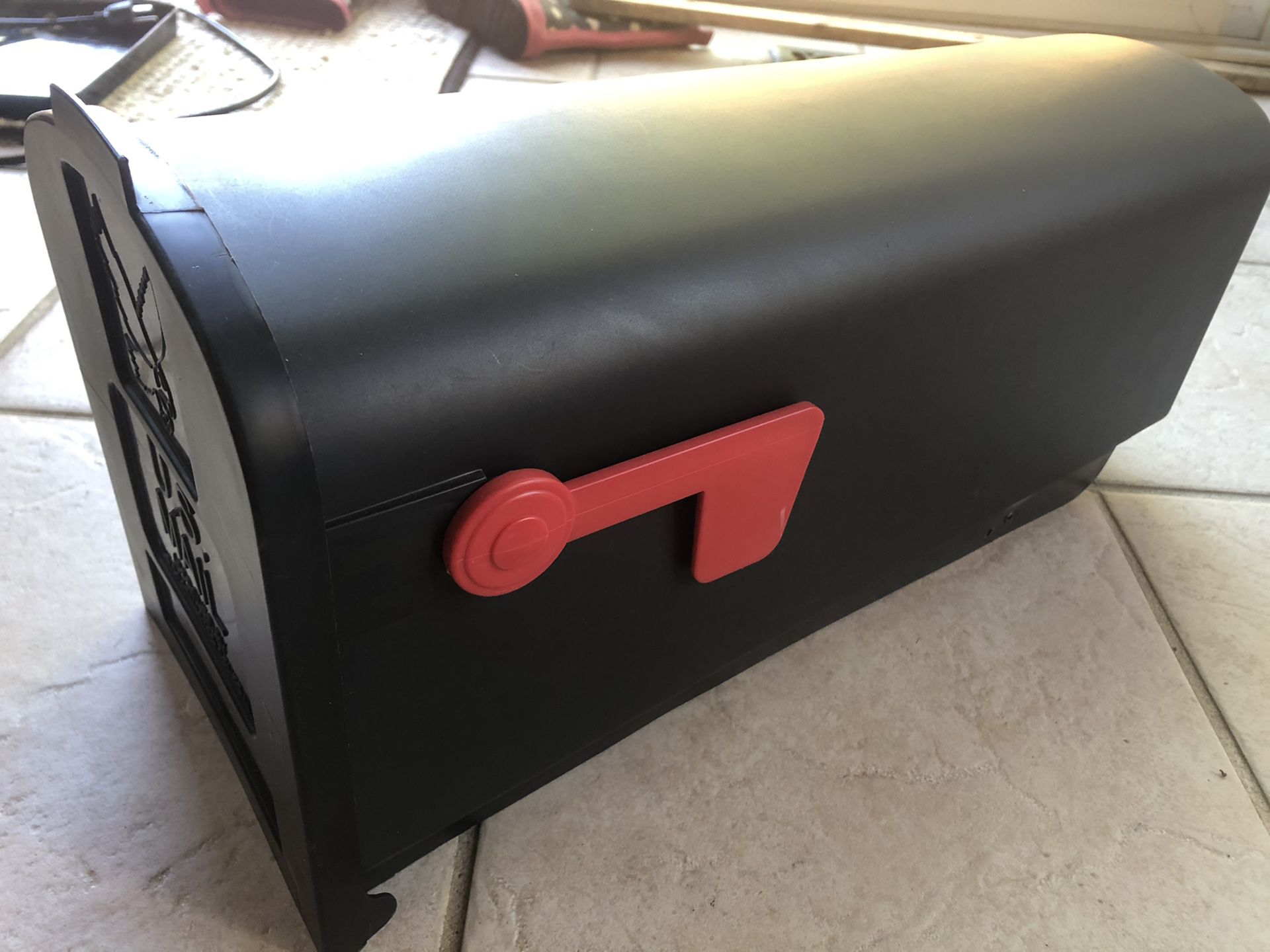 Full size plastic mailbox like new