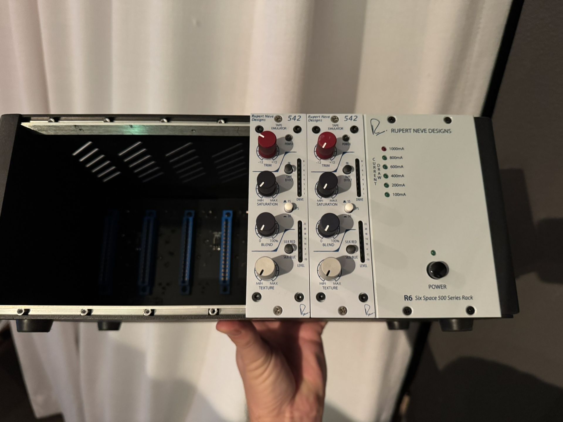 Neve 500 Series With Powered Case 542