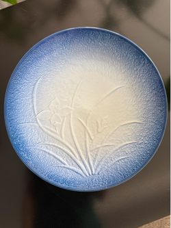 Vintage Japanese Arita Mansen Blue Iris Orchid 12.5” Plates