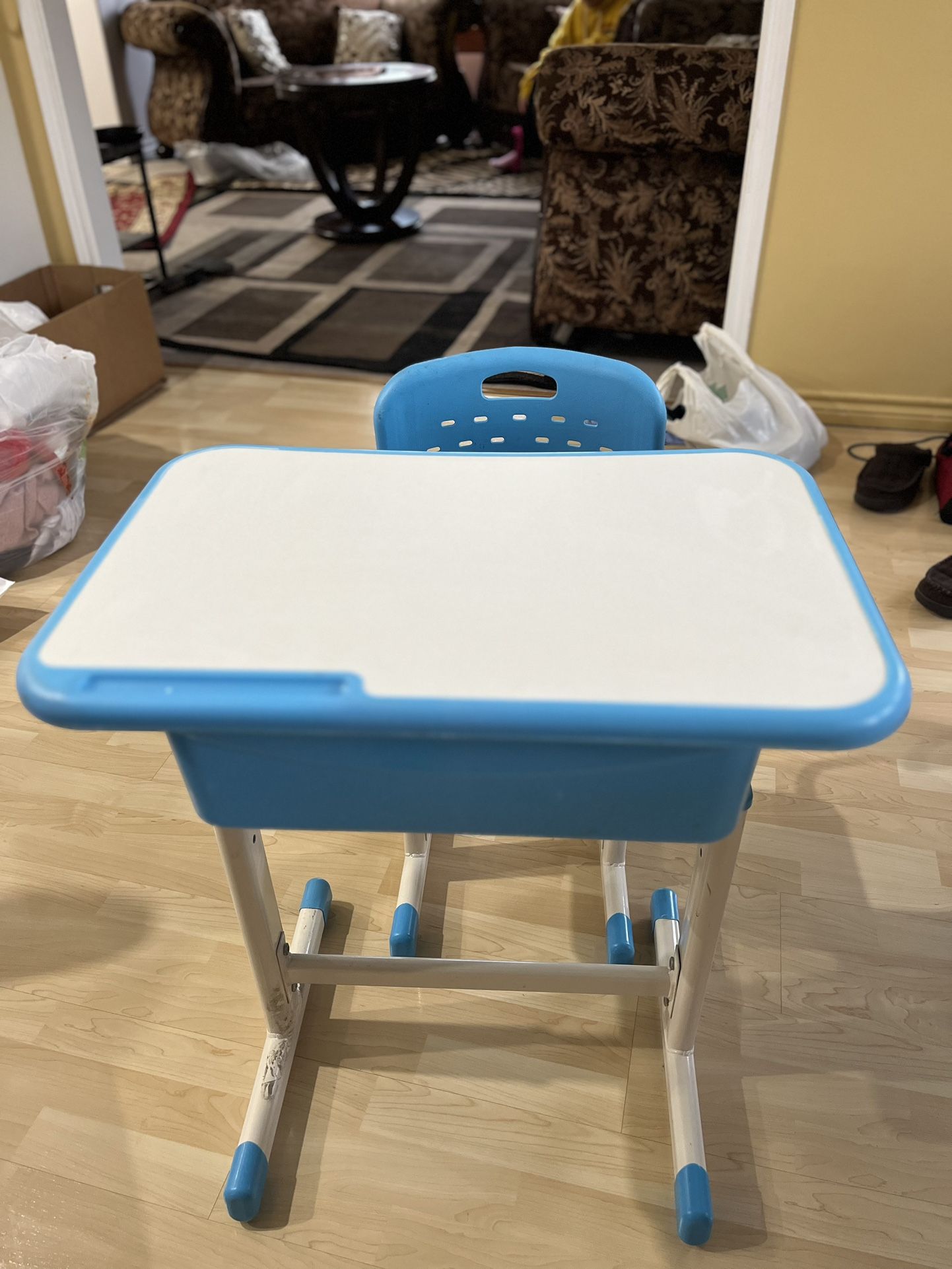 Small Kids Desk
