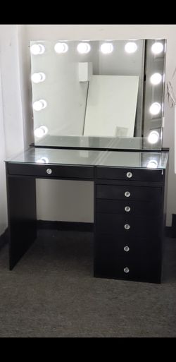 Makeup vanity