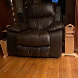 Leather Recliner Chair In Brown. 