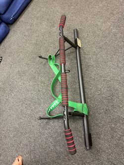 Doorway pull up bar with band