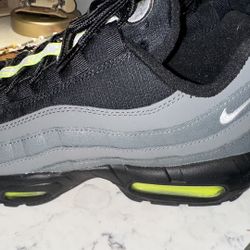 NIKE AIR MAX 95 SIZE 10